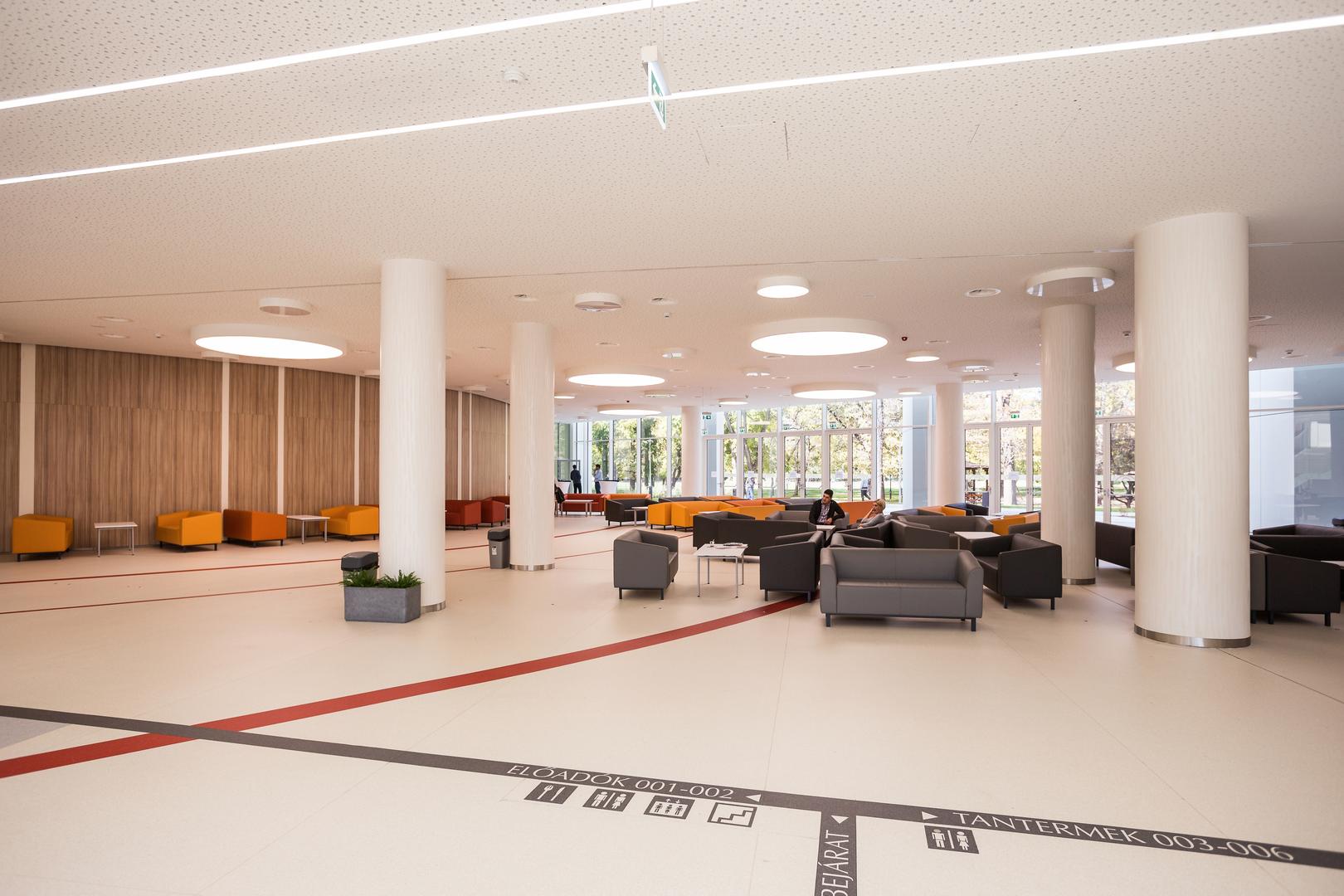 NKE_oktatasi epulet aula 04